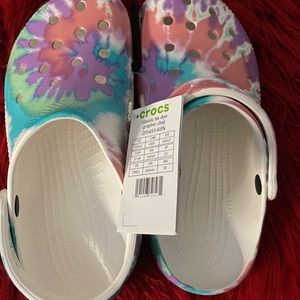 New with tags Beautiful Womens Tie Dye Crocs W 7